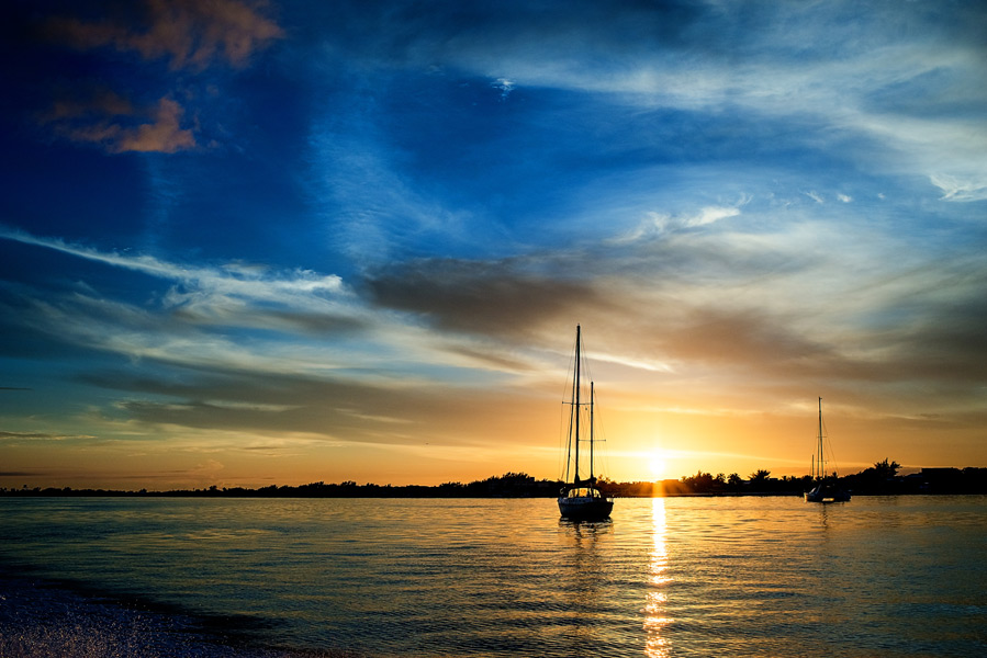 Sunset Sail, Ambergris Caye Belize. Belize Wedding Photographer - Leonardo Melendez Photography.